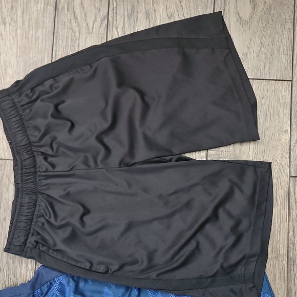 Boys Athletic Shorts Large - Picture 3 of 5